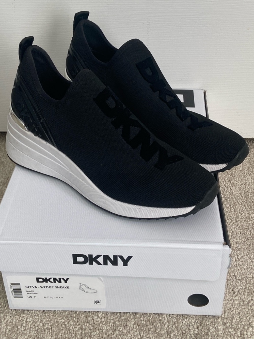 DKNY KEEVA Black and White Wedge Slip-On Sneakers Size 7 LIKE NEW